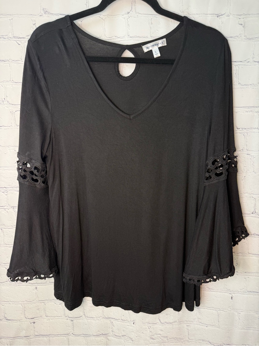 ROOMMATES women’s size large black pull-on top